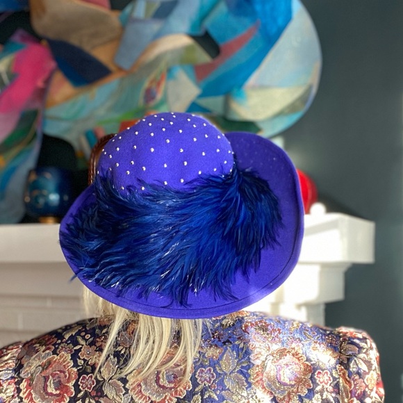 Vintage Mr. John classic purple bedazzled wool hat with blue feathers - Picture 5 of 10